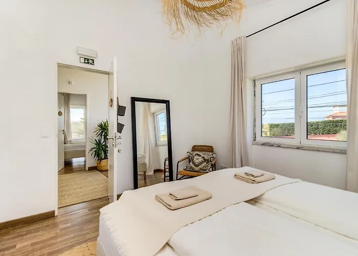 Ocean House - Next To Ribeira D'ilhas Surf 호스텔