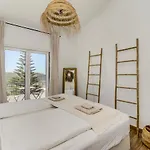 Hostel Ocean House Ericeira - Next To Ribeira D'Ilhas Surf Beach