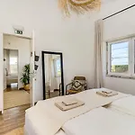Ocean House Ericeira - Next To Ribeira D'Ilhas Surf Beach Hostel